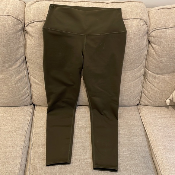 ALO Yoga pants - Picture 3 of 10